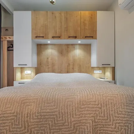 Апартаменты Camelia 9